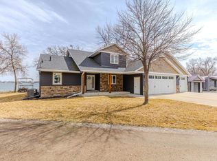 194 Country Club Dr, Lake Park, IA 51347