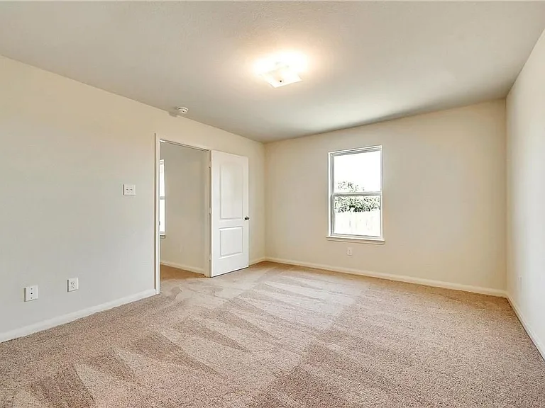 1810 Clegg St — Photo 3