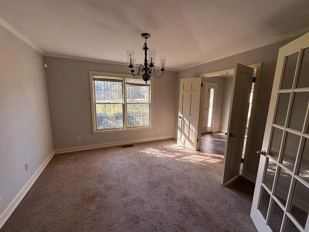 4 bed, 2.5 bath, 2108 sqft, $1,600 — Photo 2