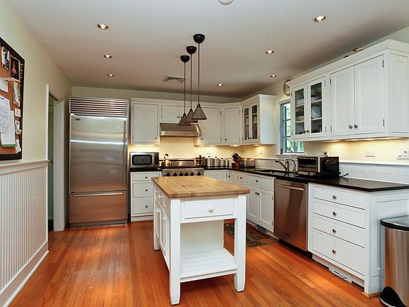 4th image of 31 Hawthorn Pl