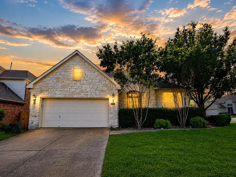 9601 Aire Libre Dr — Photo 2