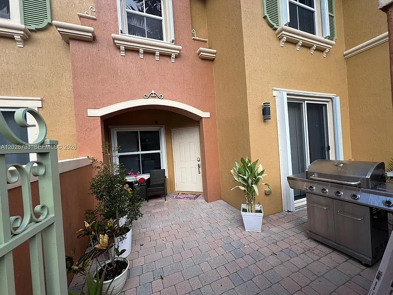 943 SW 143rd Ter #2109 — Photo 4