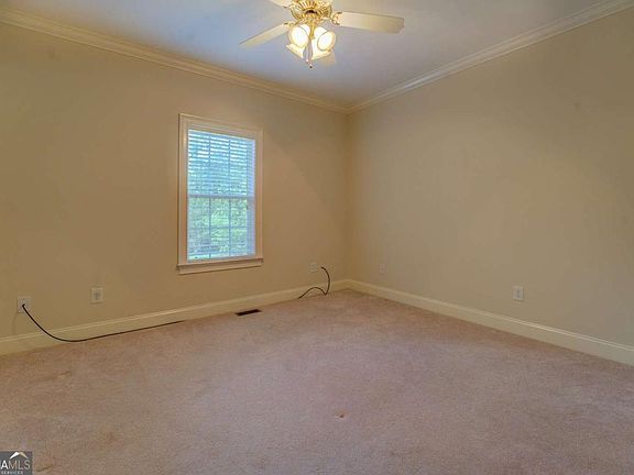 5th image of 212 Willow Ridge Ln