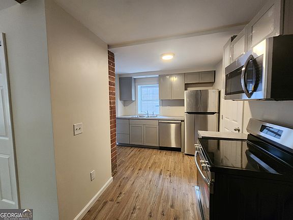 4th image of 2269 Camille Dr #B