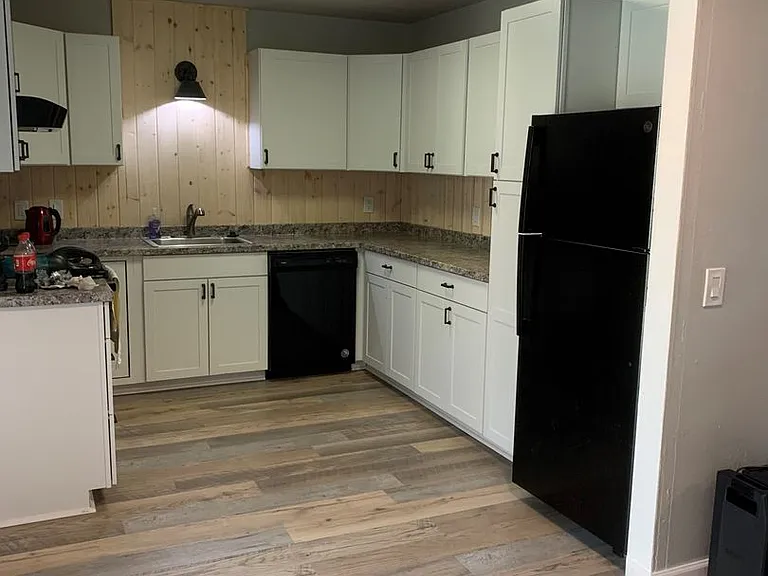 921 Alameda Ave — Photo 2