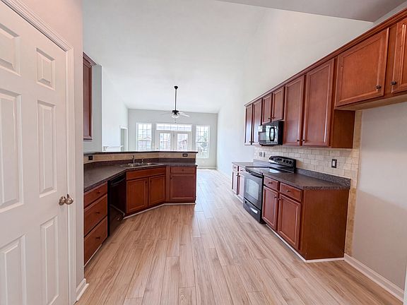 5th image of 2404 Trivaca Ln