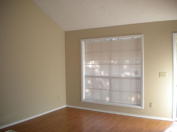 3rd image of 242 Green Hollow Cir