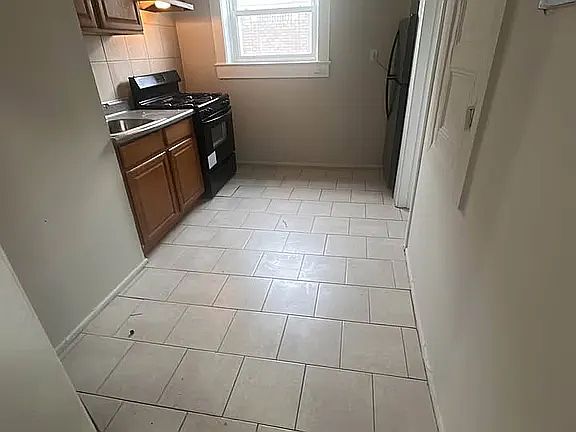 2nd image of 220 Roseville Ave #403E