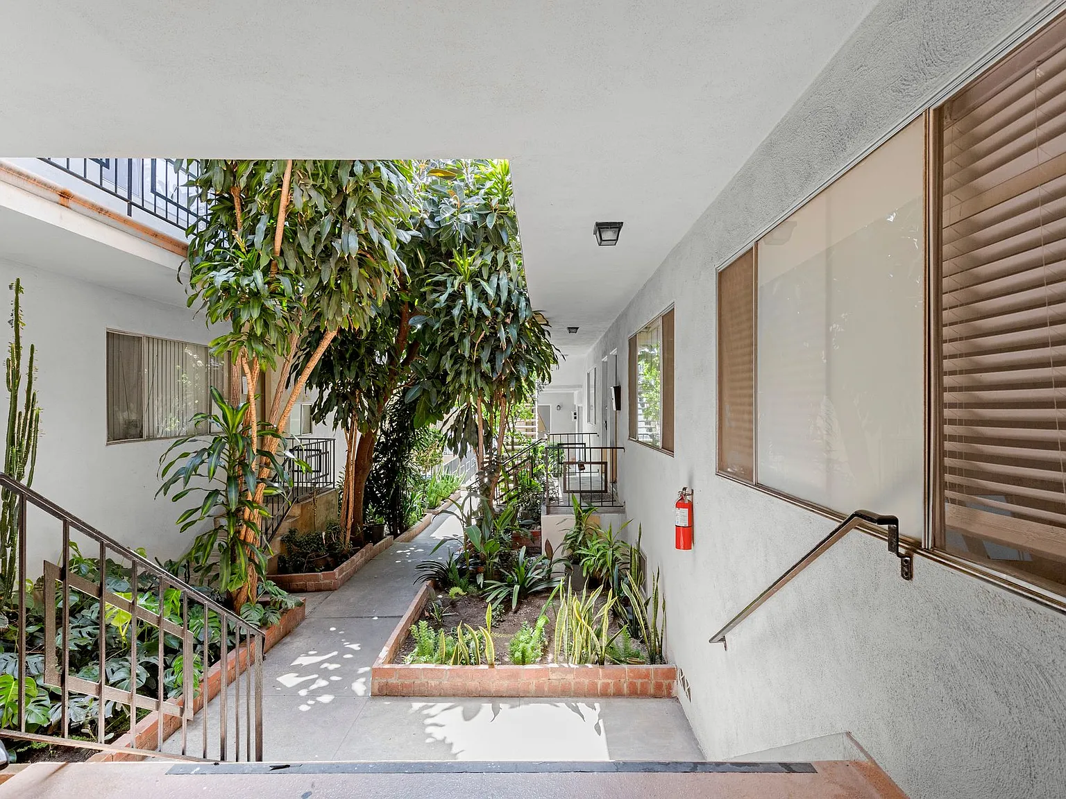 Newly Remodeled Apartments in the Heart of LA — Photo 3