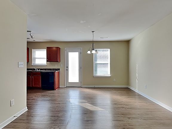 4th image of 545 Stillgreen Ln