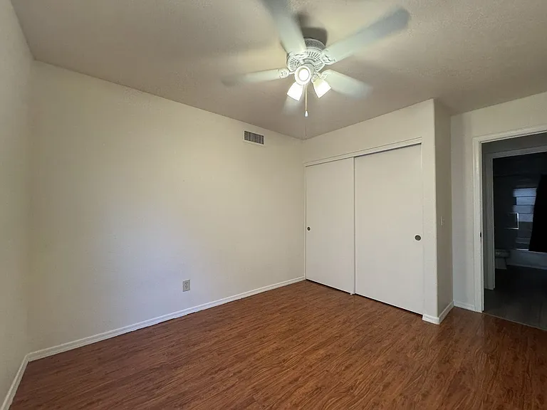 131 S Sean Dr — Photo 32