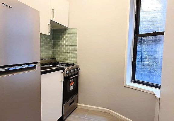 5th image of 320 E 90th St APT 4B