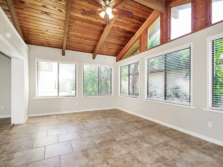 225 Bayhead Dr — Photo 7