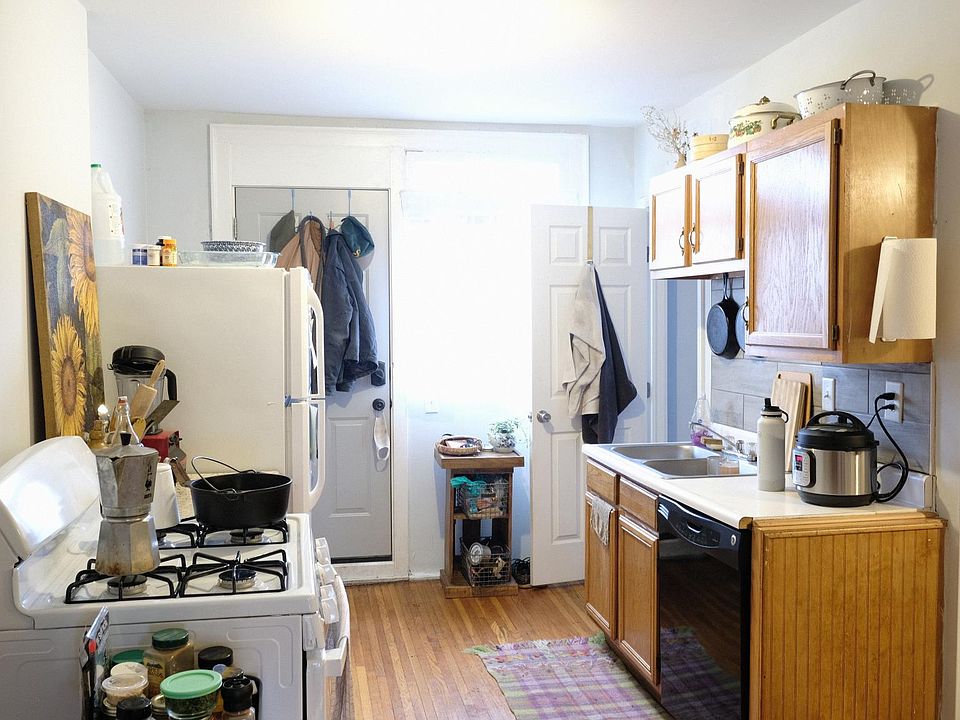 1st image of 2551 Indianola Ave #5