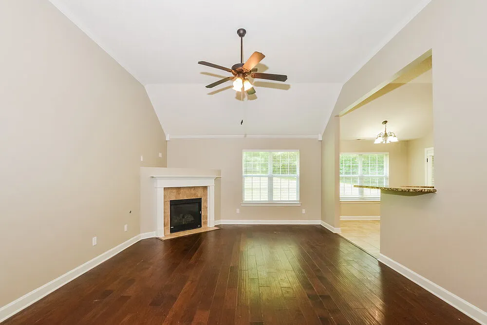4 bed, 2.0 bath, 1625 sqft, $1,900 — Photo 4