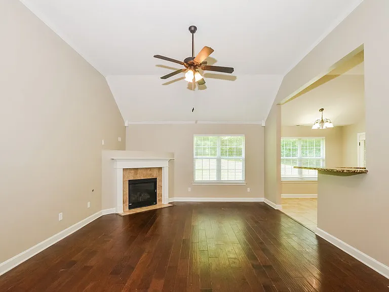 5714 Kingsman Dr — Photo 4