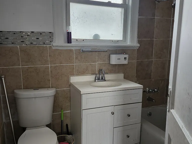 640 S 6th Ave #2 — Photo 3