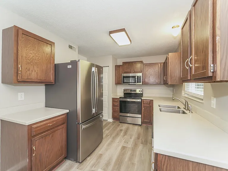 605 Bundy Cir — Photo 8