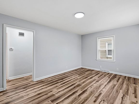3rd image of 2022 Hollywood Pl