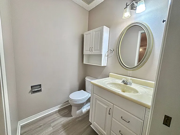 9345 Chisholm Rd #J1 — Photo 10