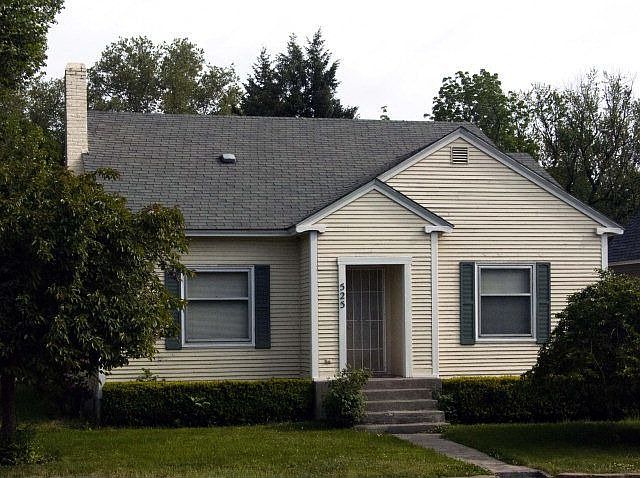 1st image of 525 E Alder St