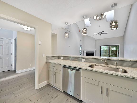 3rd image of 11422 Squire Way Ln