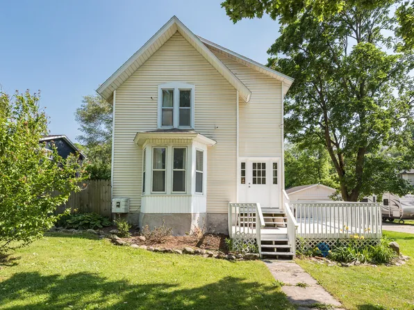 123 Johnson St SE, Caledonia, MI 49316