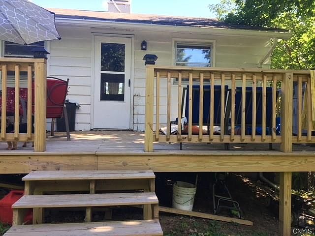 2nd image of 140 W Dauenhauer St