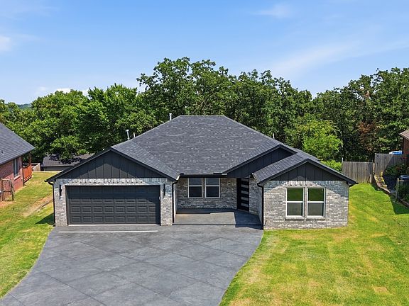 2nd image of 4001 S Rolling Oaks Dr