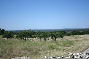 4th image of 305 White Oak Trl