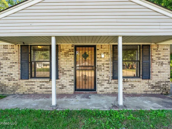 2795 Meadowbrook Dr, Horn Lake, MS 38637