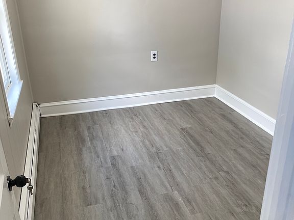 3rd image of 523 N Hyde Park Ave #1