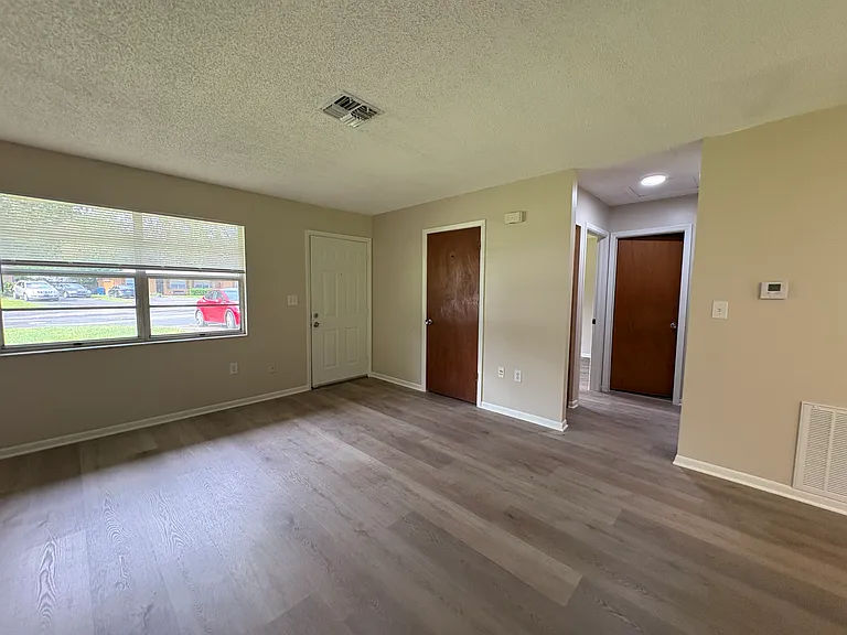 20015 Suncrest Dr — Photo 5