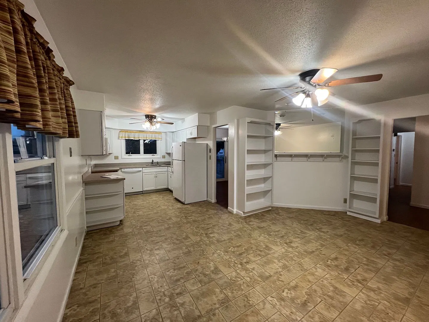 3 Bedroom 2 Full Bath and a Short Walk to White Oaks! — Photo 4