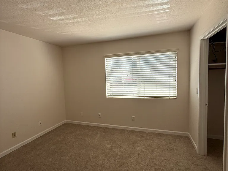 45 Compton Ter — Photo 8