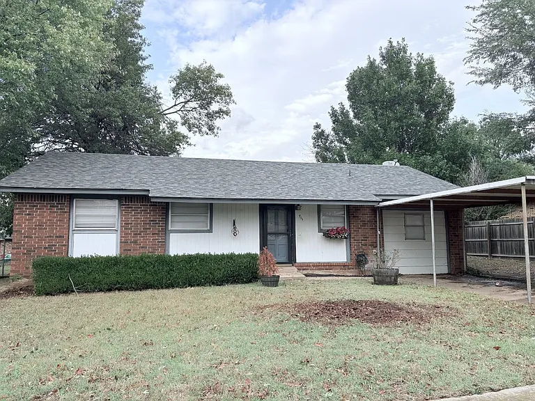 711 Meadowlake Dr — Photo 1