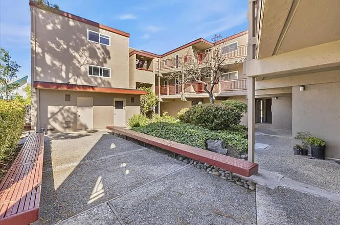 2 bed, 900 sqft, $3,200 — Photo 3