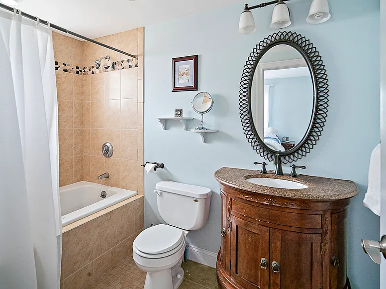 405 E 3rd St #2 — Photo 10