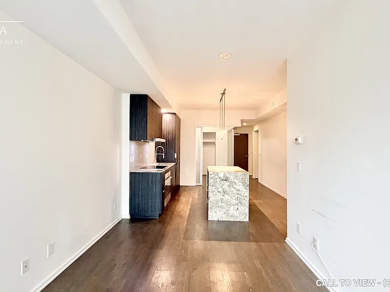1 Bloor St E #524 — Photo 5