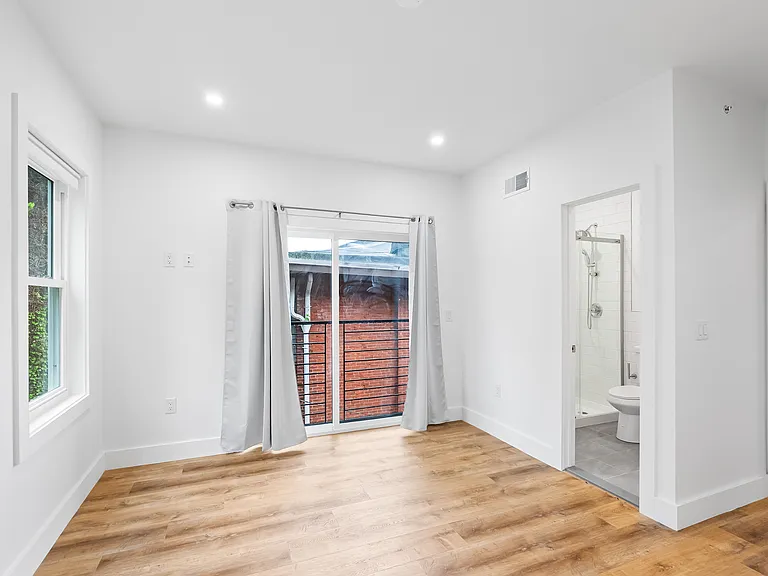 442 W Queen Ln #2 — Photo 25