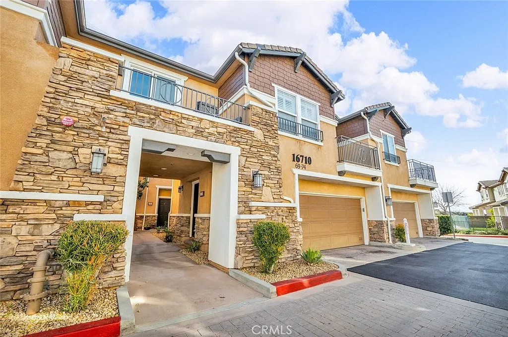 3 bed, 2.5 bath, 1520 sqft, $3,795 — Photo 1