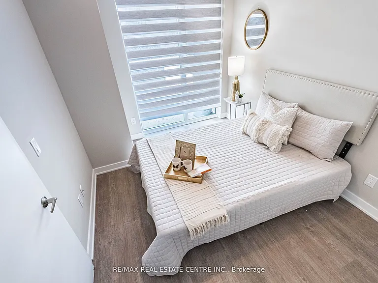5240 Dundas St #B314 — Photo 14