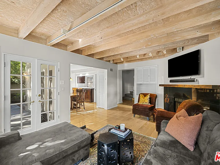 2377 N Beverly Glen Blvd — Photo 6
