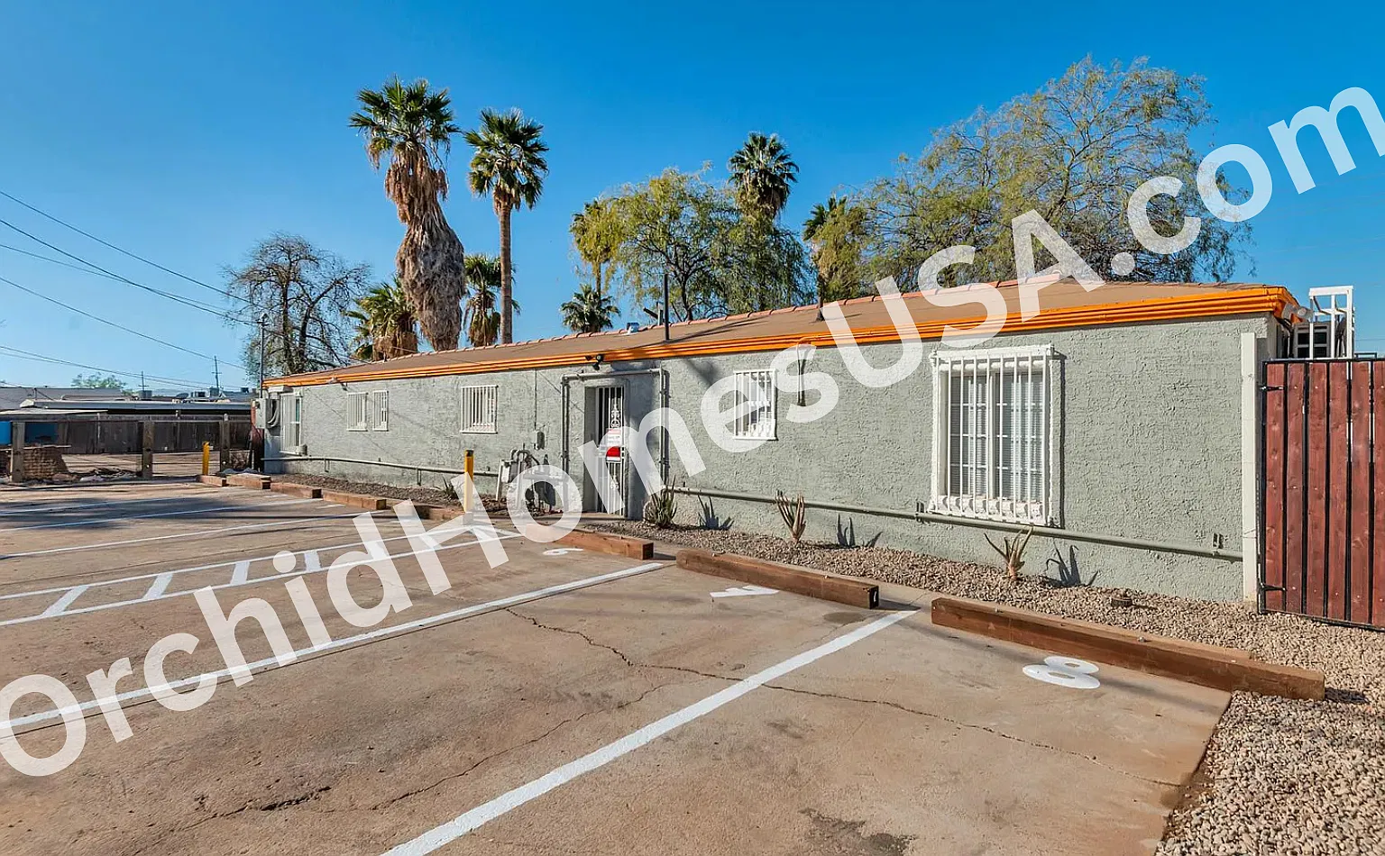 Parking area at 909 South 35th Apartments.