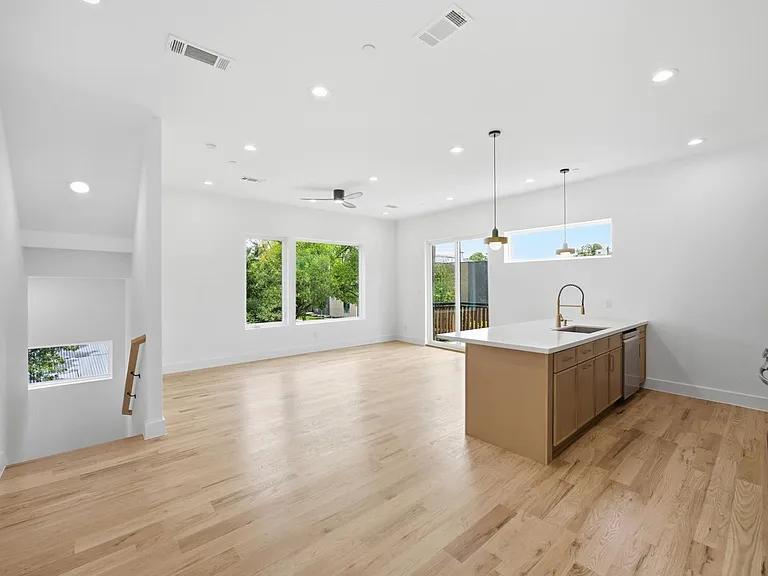 4605 Belmont Ave #202 — Photo 10