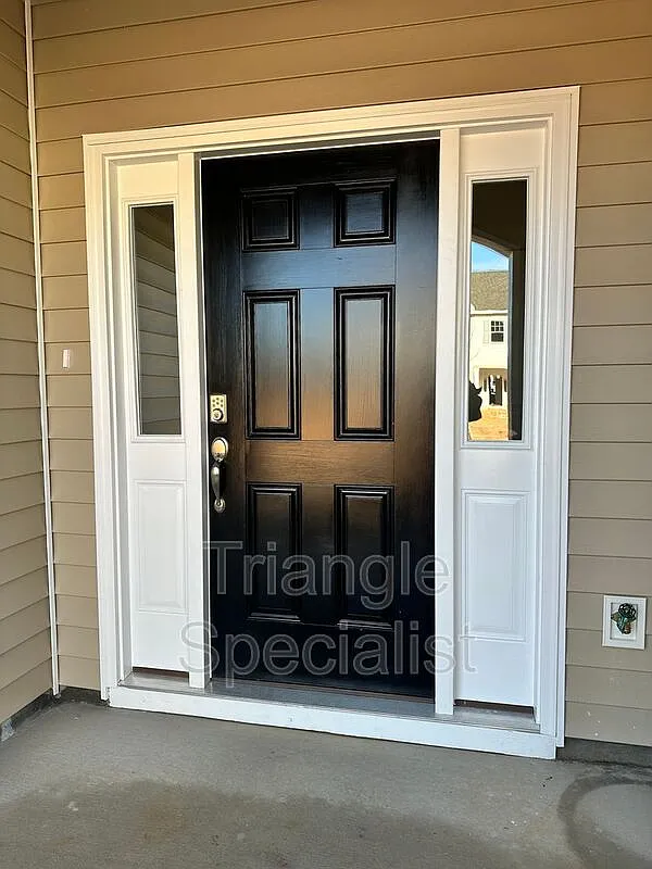 3 bed, 2.5 bath, 1650 sqft, $1,800 — Photo 3
