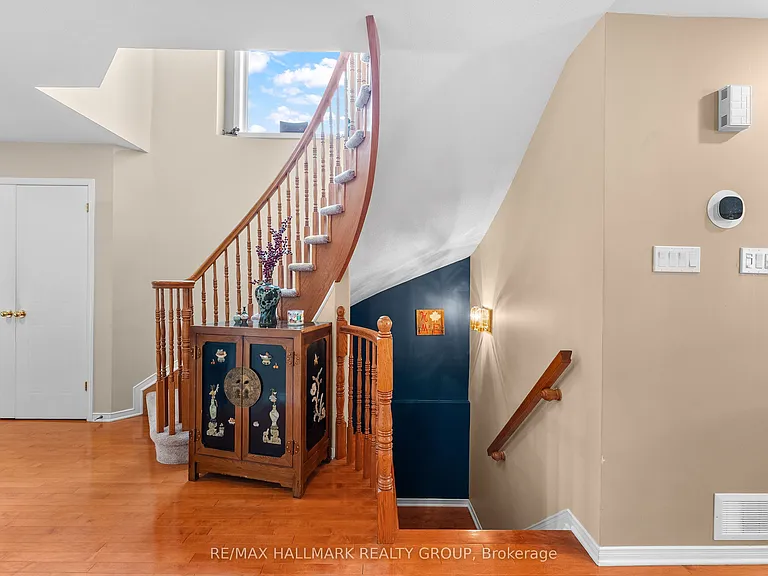 2250 Silverado Cres — Photo 3