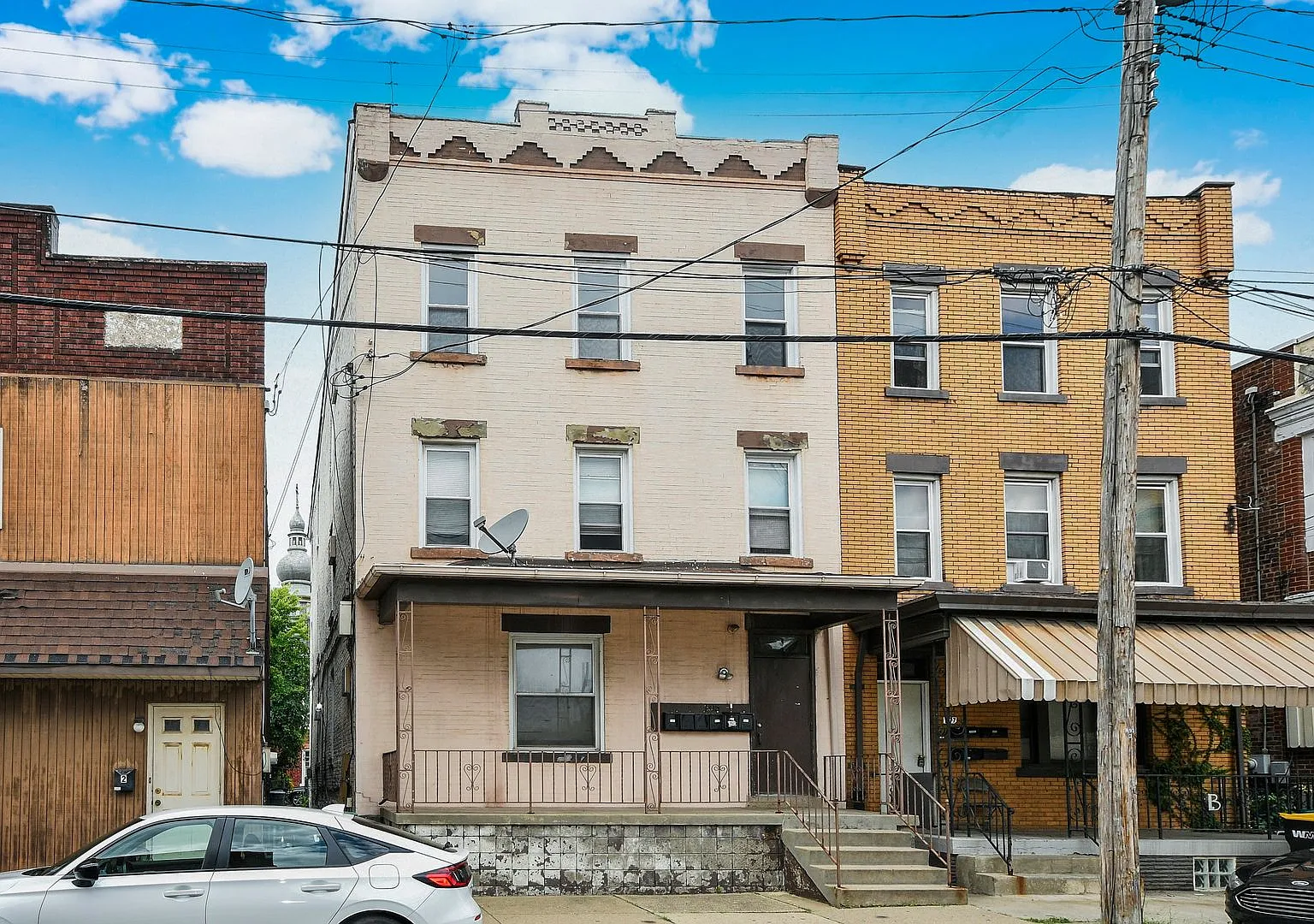 105 Ella Street — Photo 1