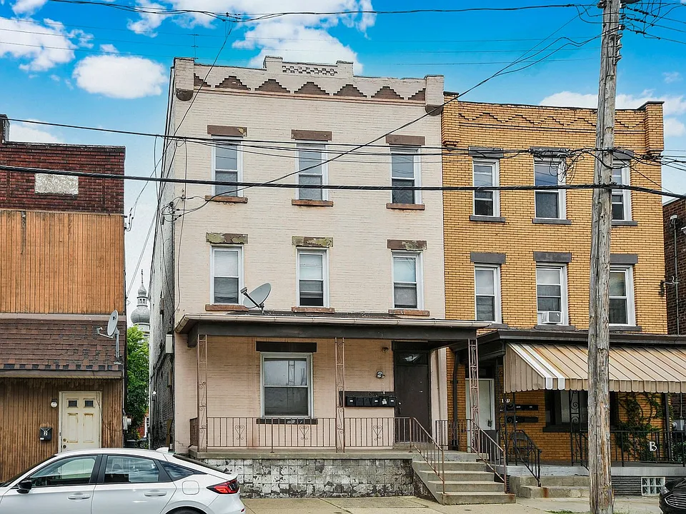 105 Ella St