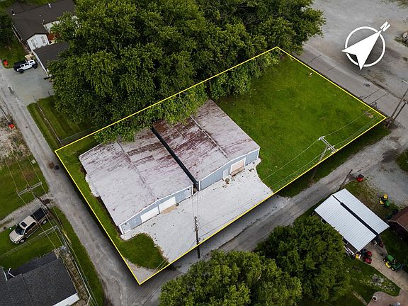 2nd image of 457 W Foster St